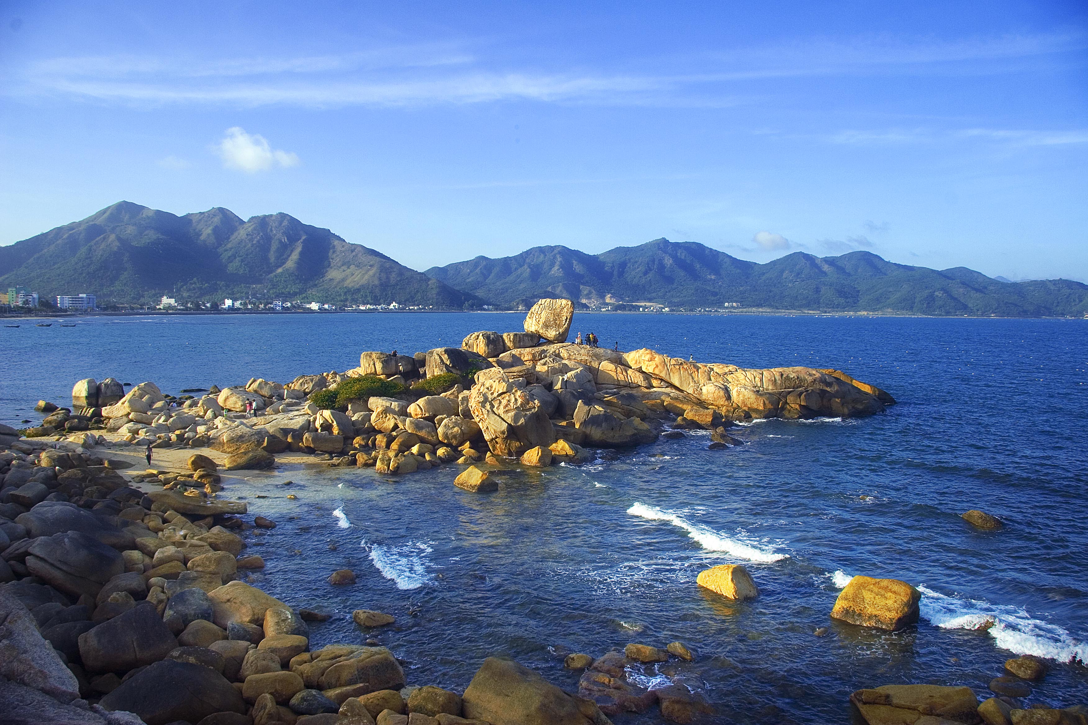 View from Hon Chong promontory over Nha Trang Bay at sunset